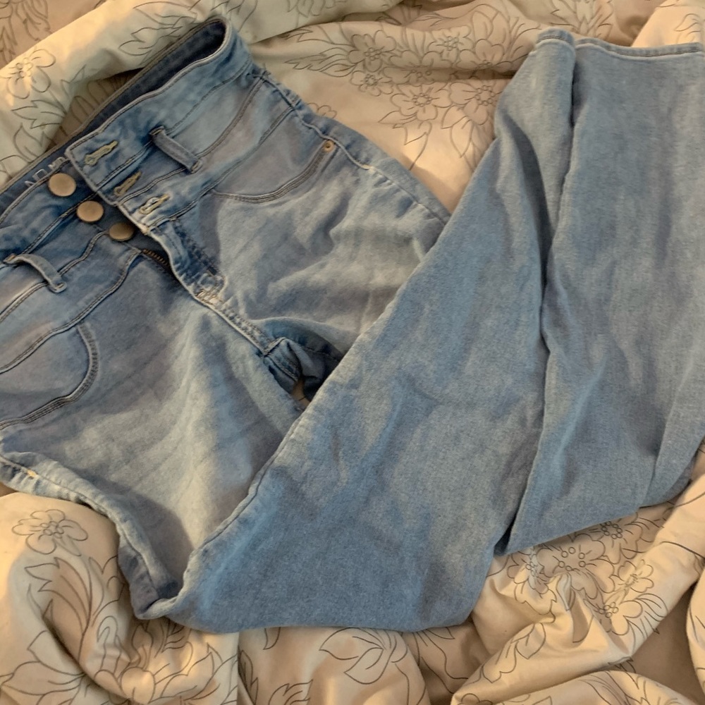 High waisted button up light wash jeggings